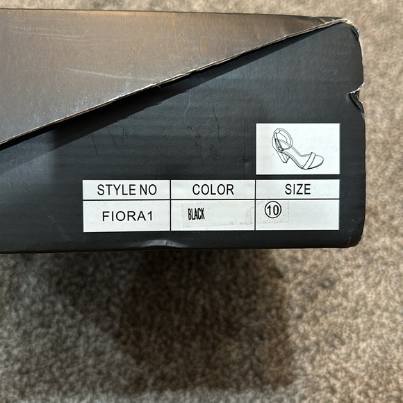 Go with everything heels - Picture 5 of 9